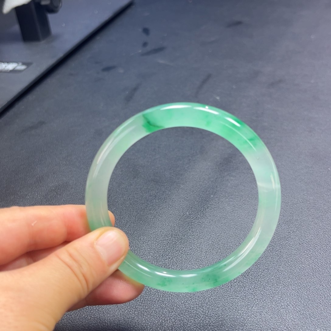 石英质玉未镶嵌手镯