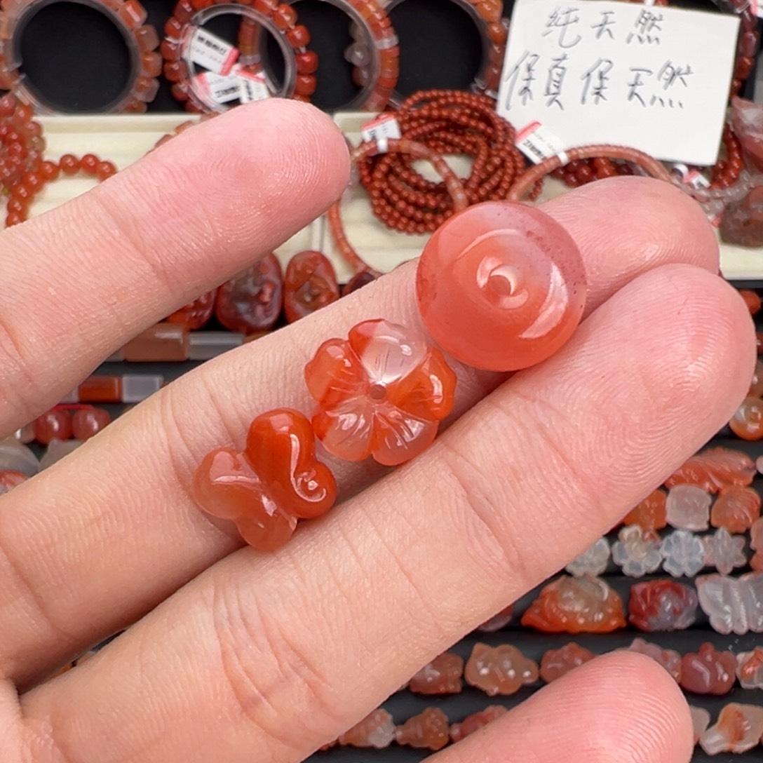 安***。南红玛瑙未镶嵌颈饰三颗