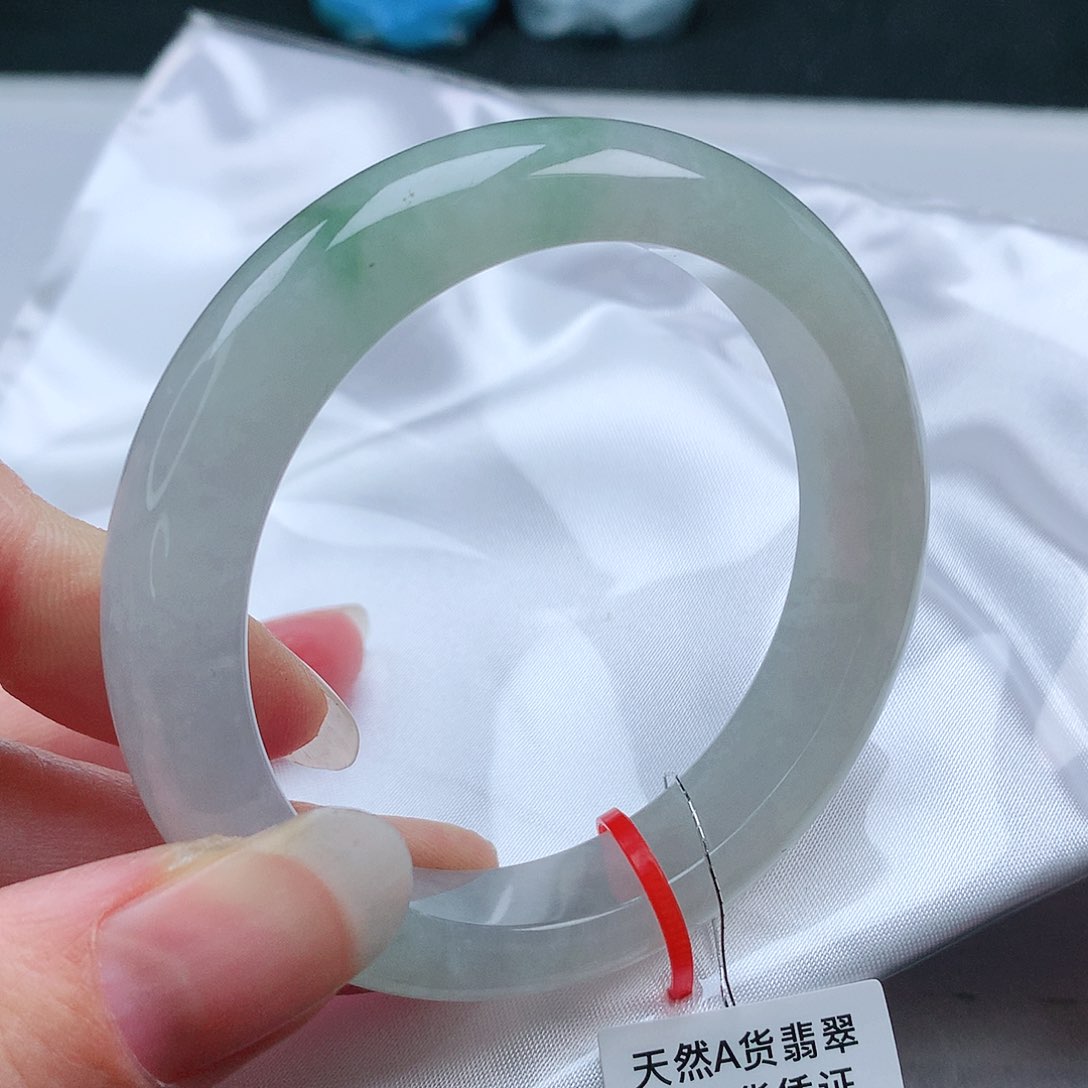 翡翠手镯未镶嵌54圈
