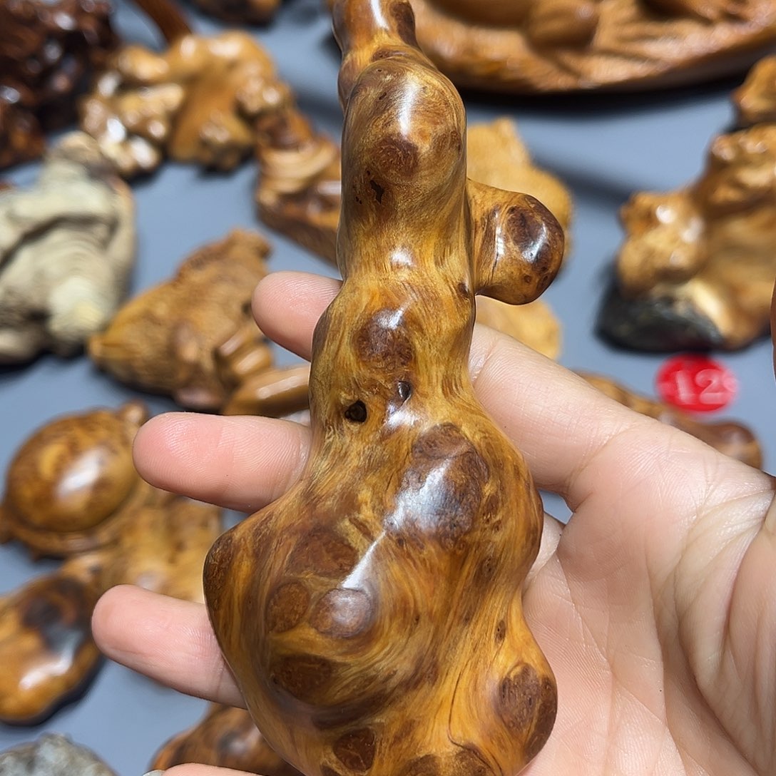 㿝***卄太行崖柏陈华手把玩