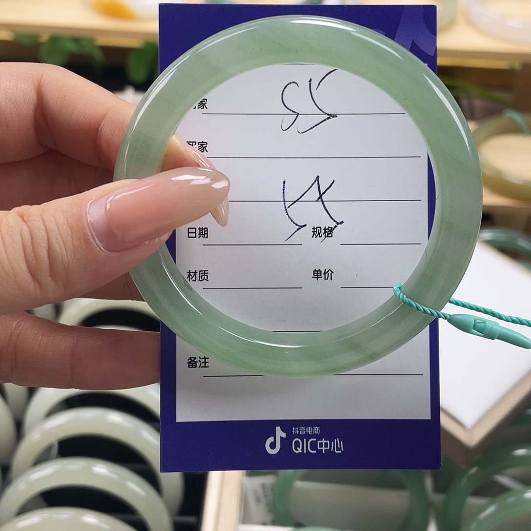 ****东陵石未镶嵌手镯