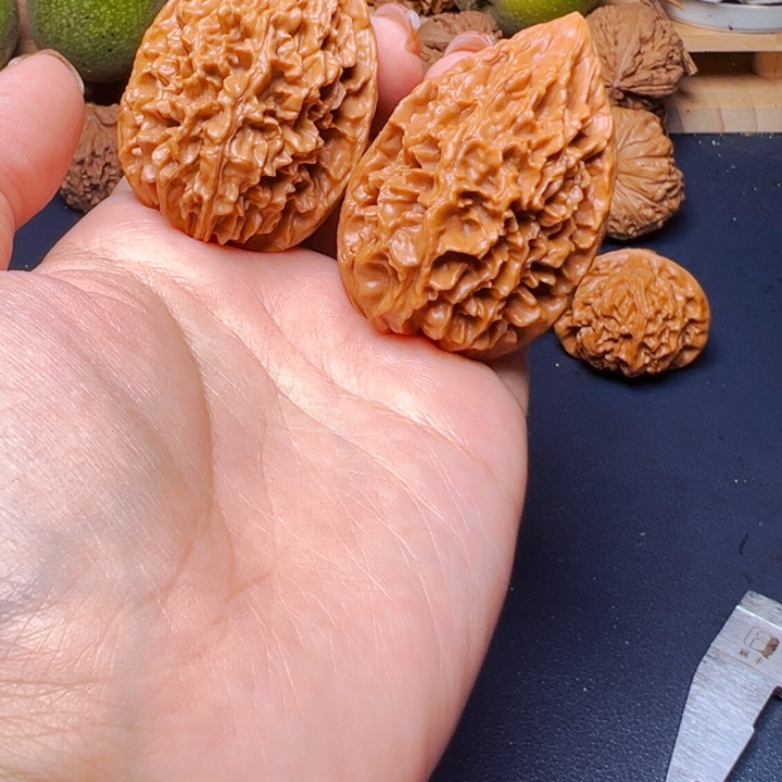 文玩核桃吊坠招财鼠