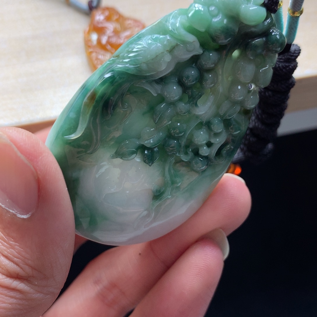 颈饰未镶嵌翡翠吊坠