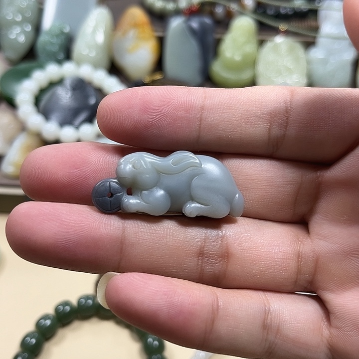 小****和田玉未镶嵌颈饰