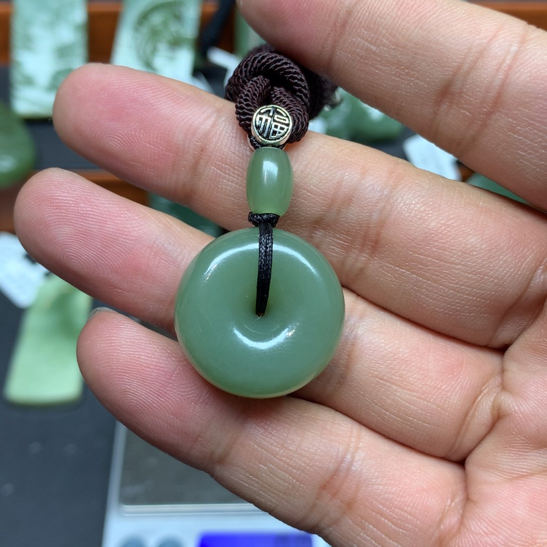 岫岩老玉（透闪石质玉）颈饰未镶嵌