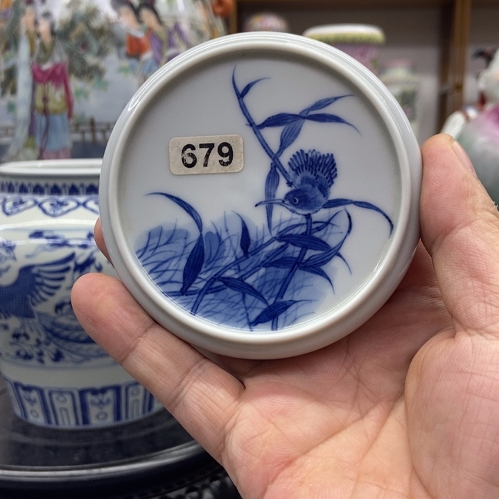 景德镇釉中青花陶瓷花瓶