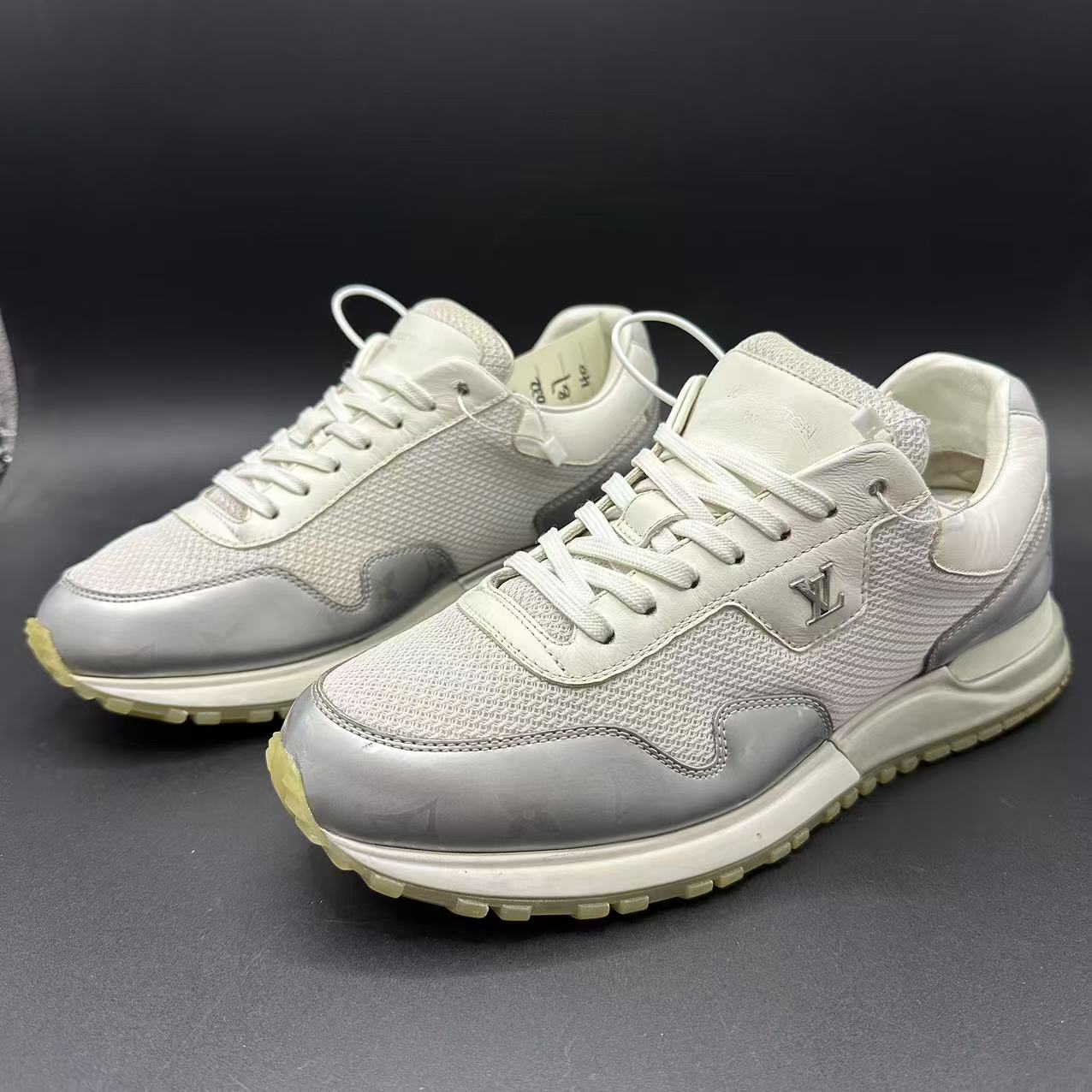 【聚星好物】LouisVuitton/路易威登男士白色网面运动鞋40欧B032D