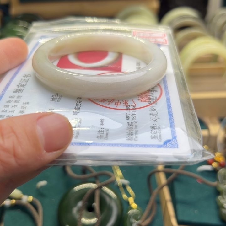 和田玉手镯未镶嵌54.9圈围9302