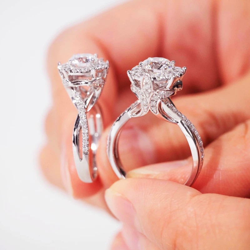 925银莫桑石戒指 时尚女款结婚求婚钻戒王室庄园莫桑钻戒指女王