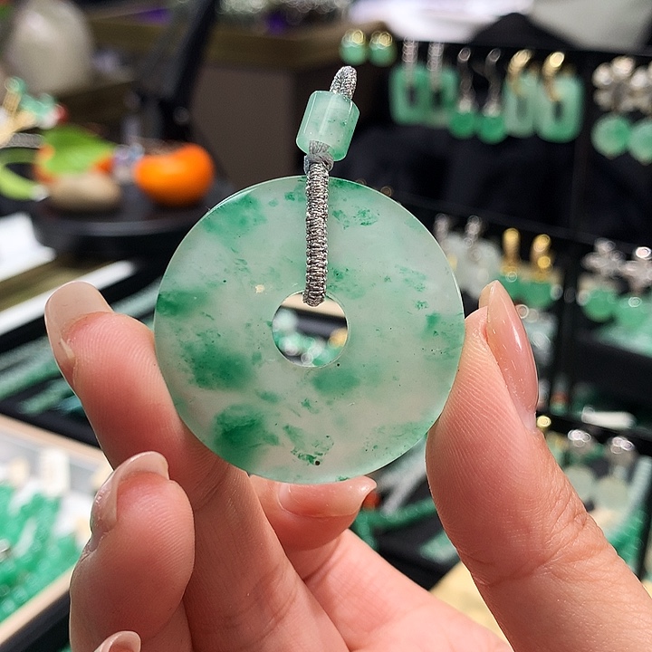 石英质玉未镶嵌颈饰