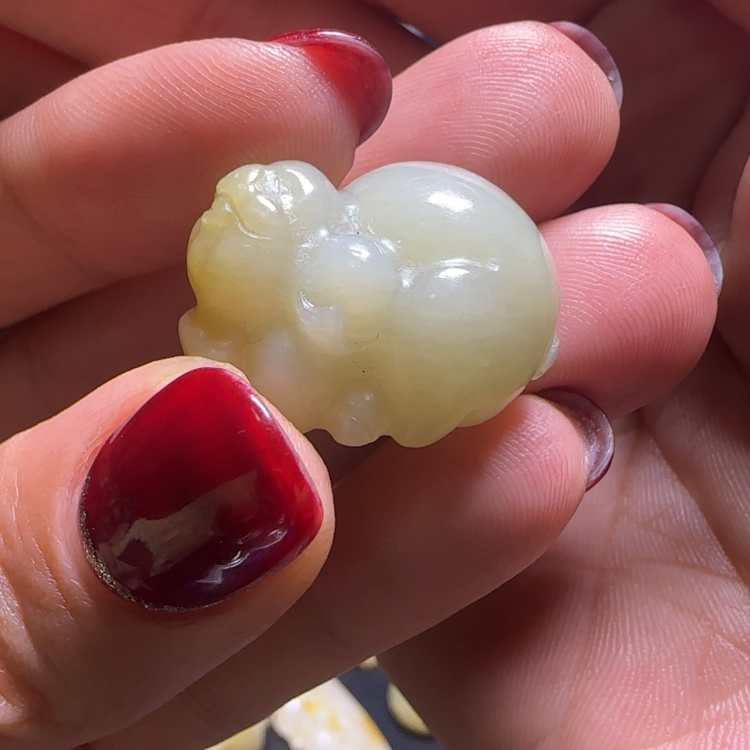 和田玉颈饰未镶嵌厚**物