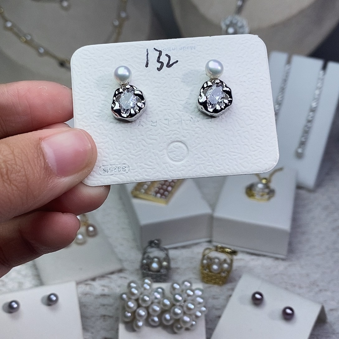 淡水珍珠银S925镶嵌耳饰