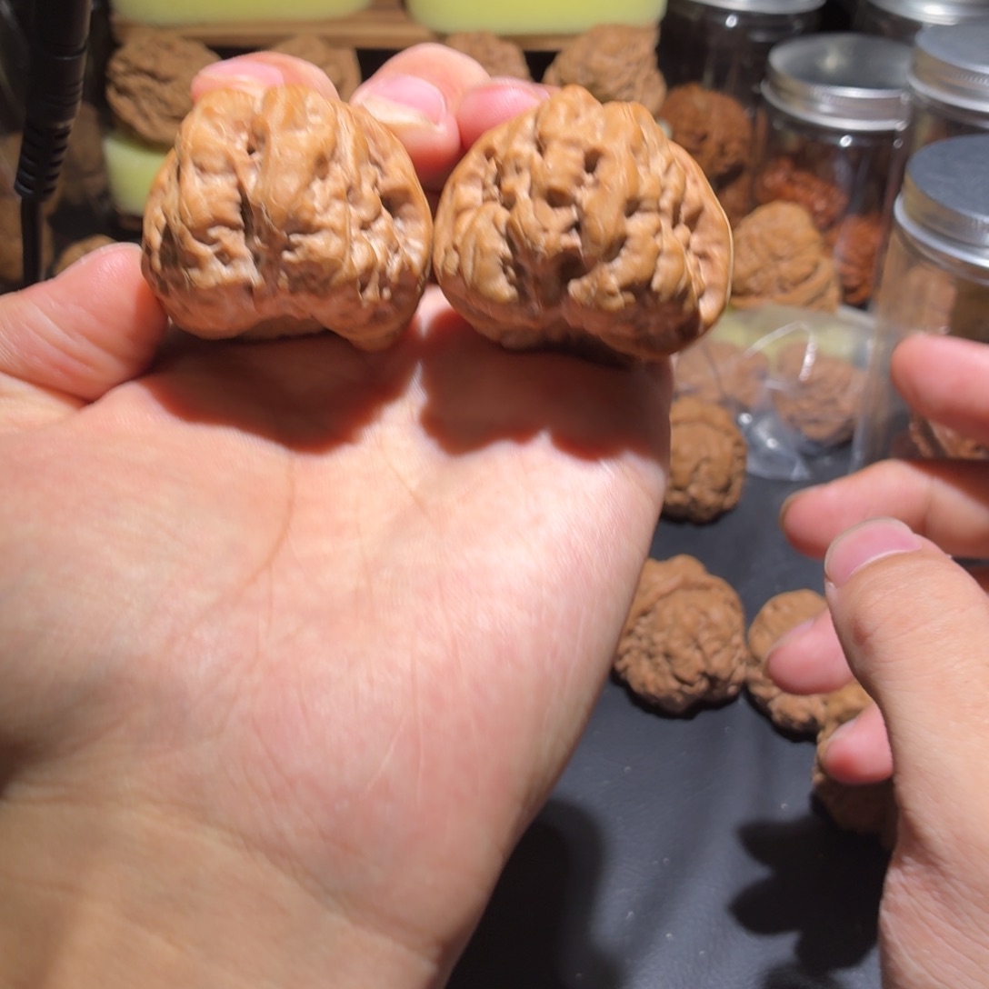 卡***啦文玩核桃吊坠山地娃