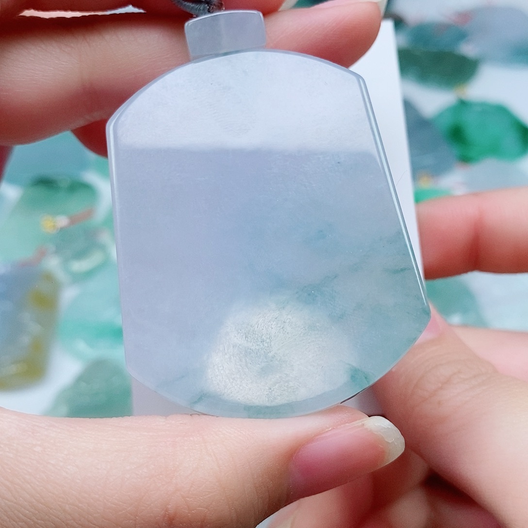 赣***店翡翠未镶嵌颈饰翡翠