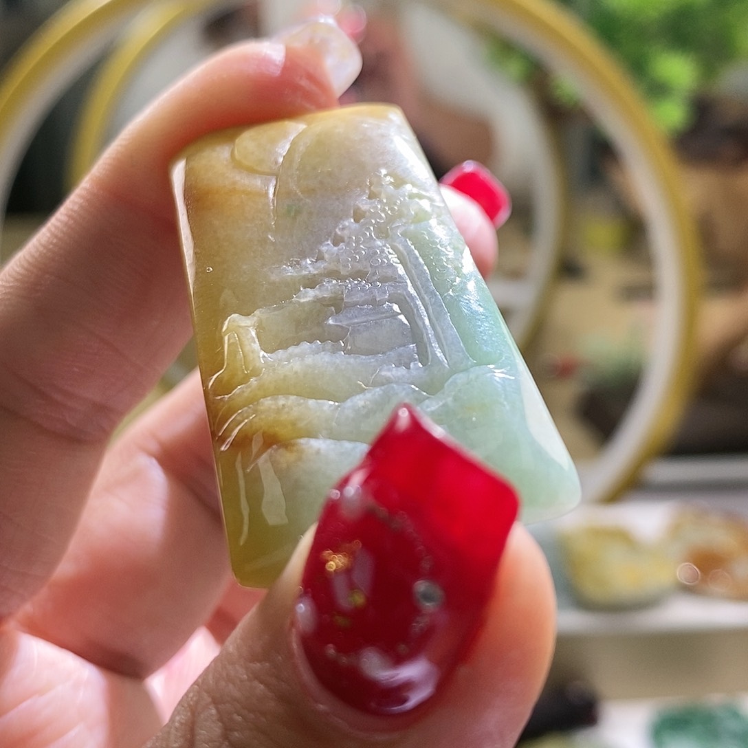 【闪购商品】翡翠颈饰未镶嵌山水