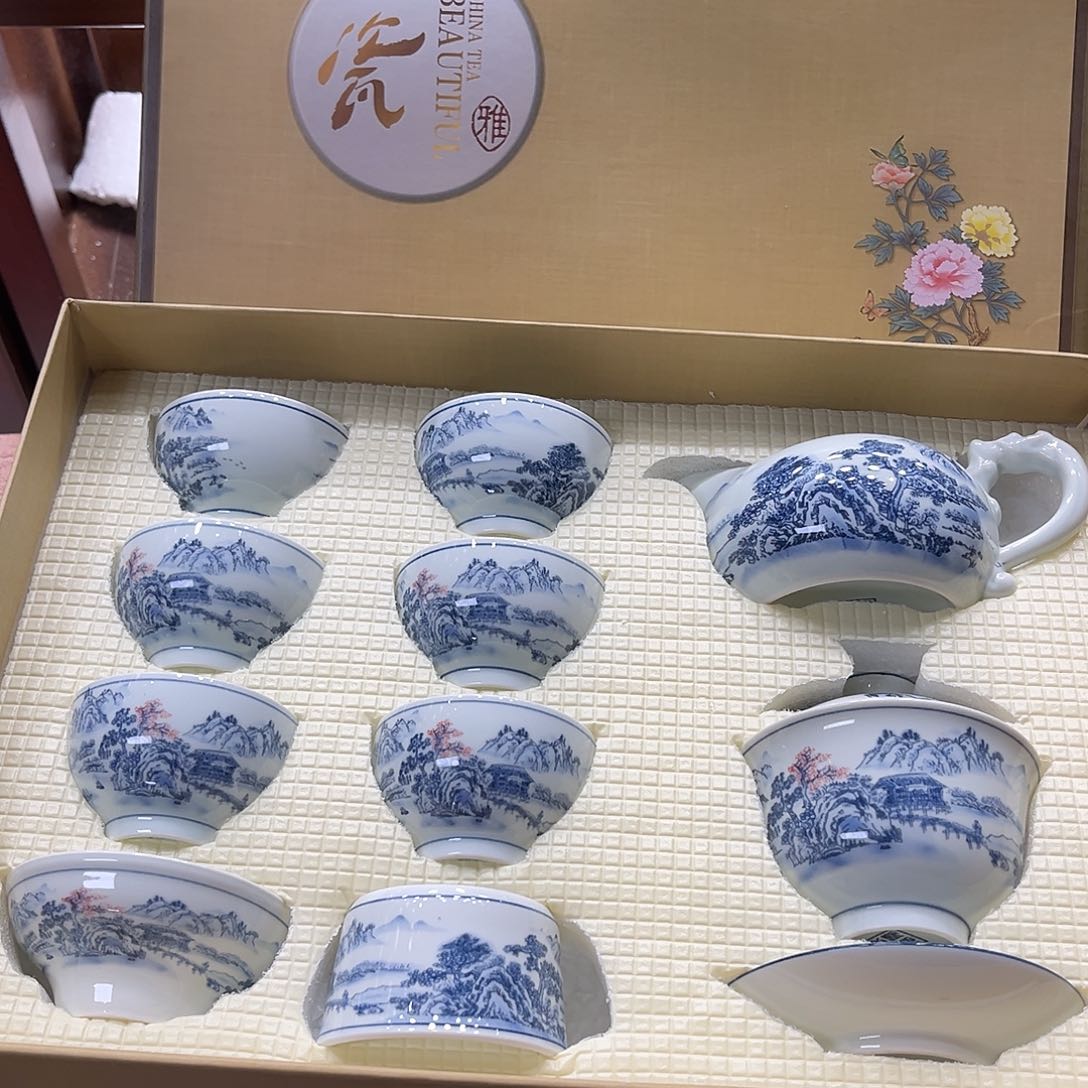 孤品茶具套装等。