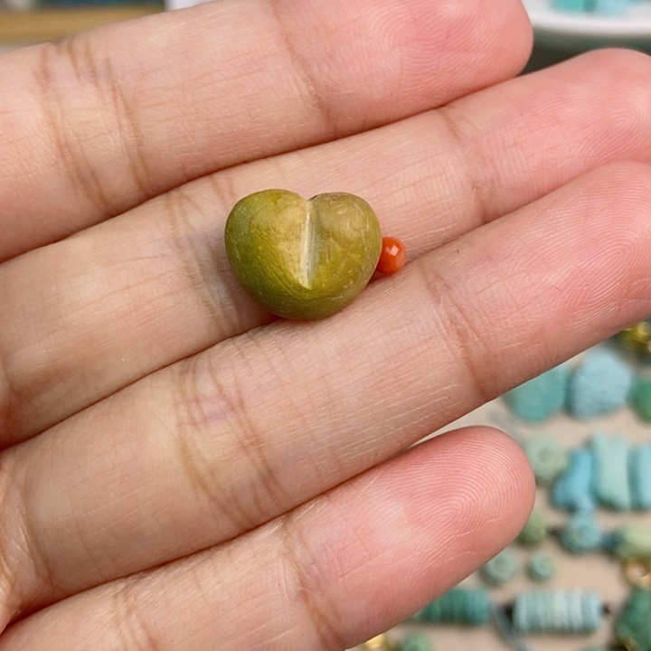 南红玛瑙未镶嵌珠宝奇石