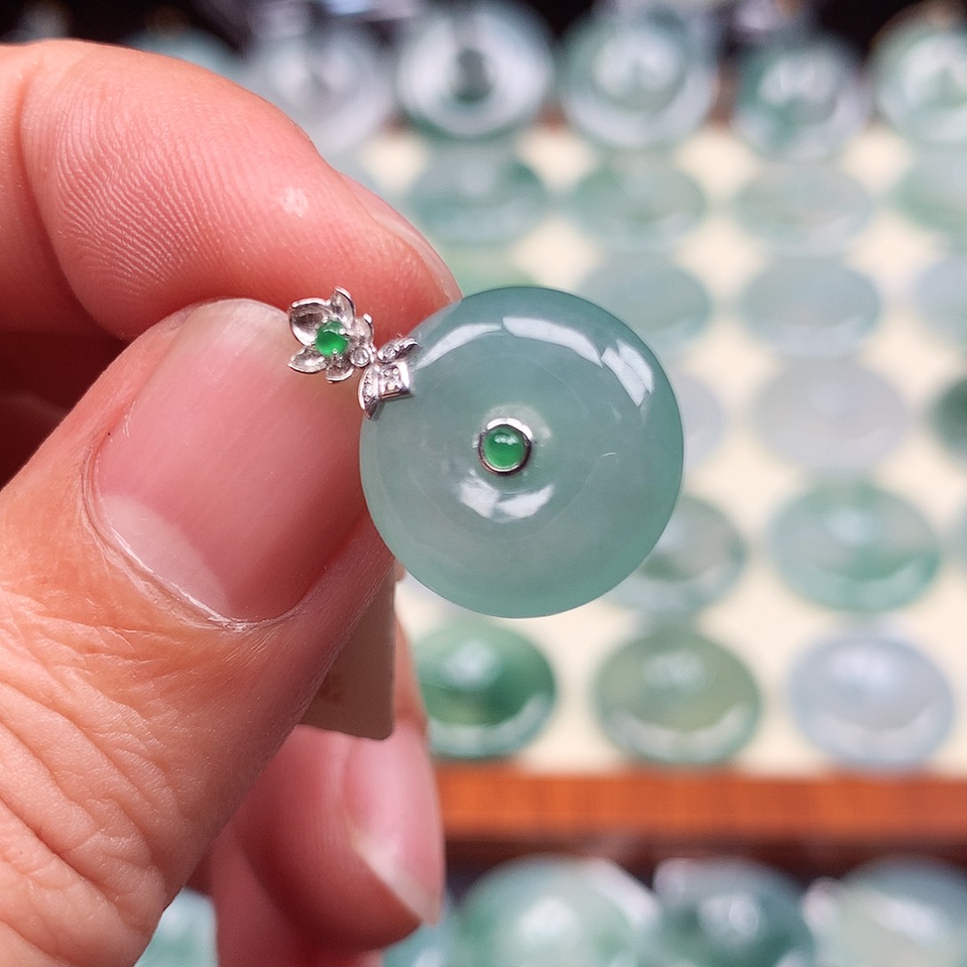 颈饰未镶嵌翡翠裸石15.8-5.2mm