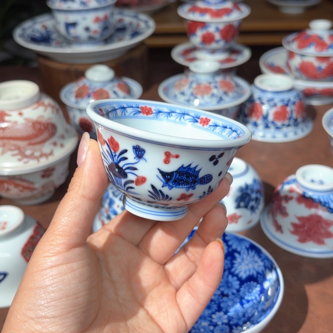 微瑕青花釉里红鱼藻小压手