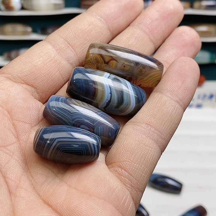 乐***求玛瑙/玉髓未镶嵌颈饰