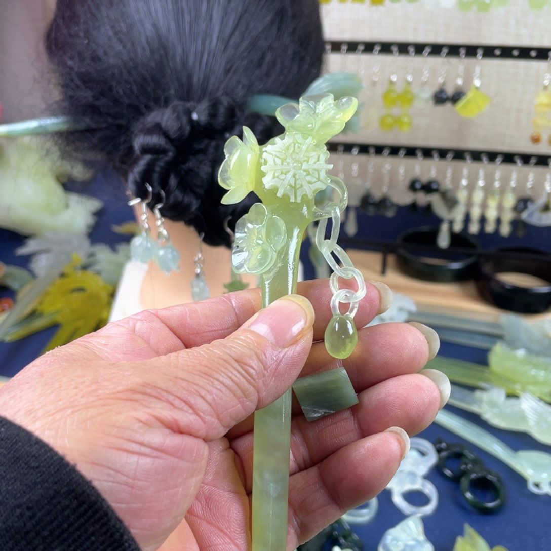 蛇纹石玉发饰未镶嵌杨*