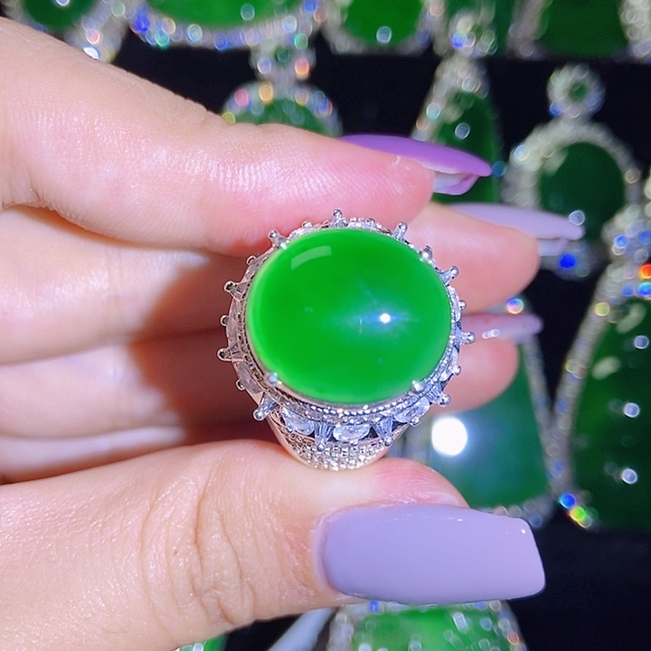 翡翠未镶嵌颈饰