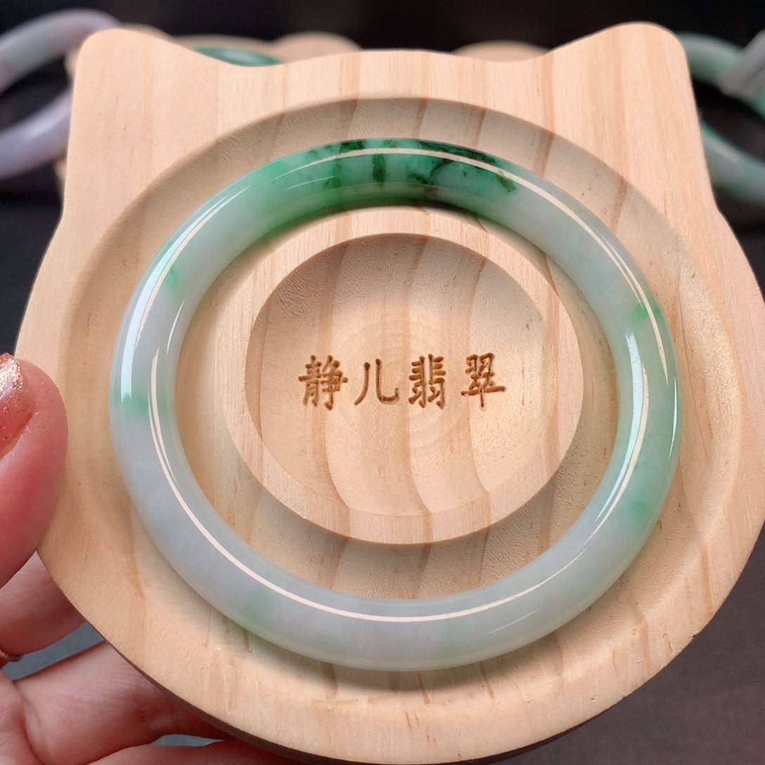 翡翠手镯未镶嵌54,6圈口