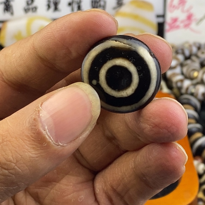 只买单纯的吊坠，没带链子，属的性质。