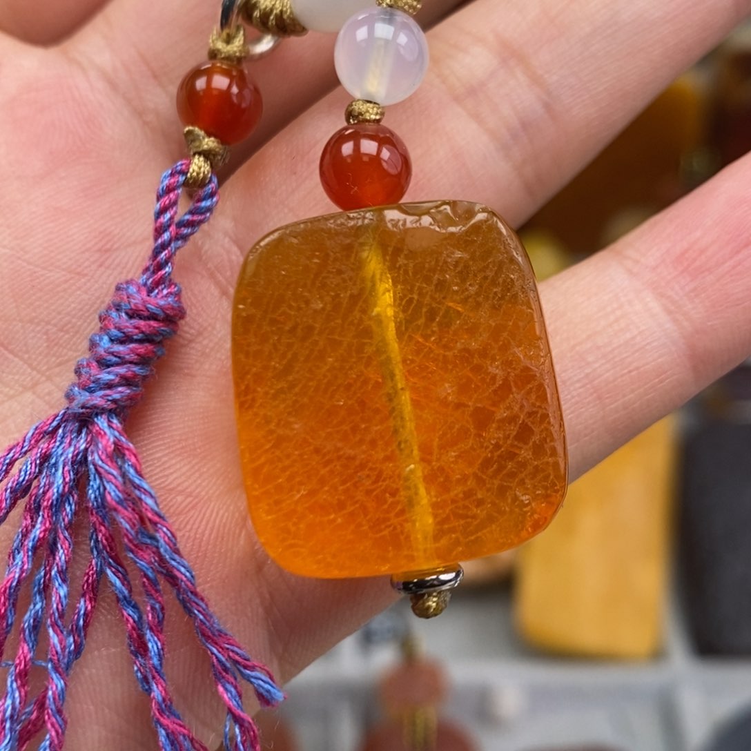 琥珀吊坠(赠链)未镶嵌