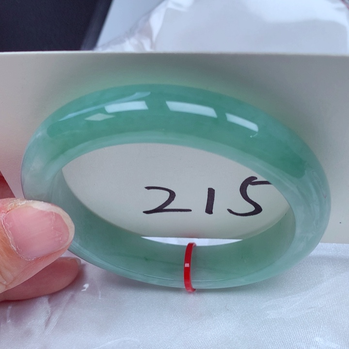 翡翠手镯未镶嵌翡翠