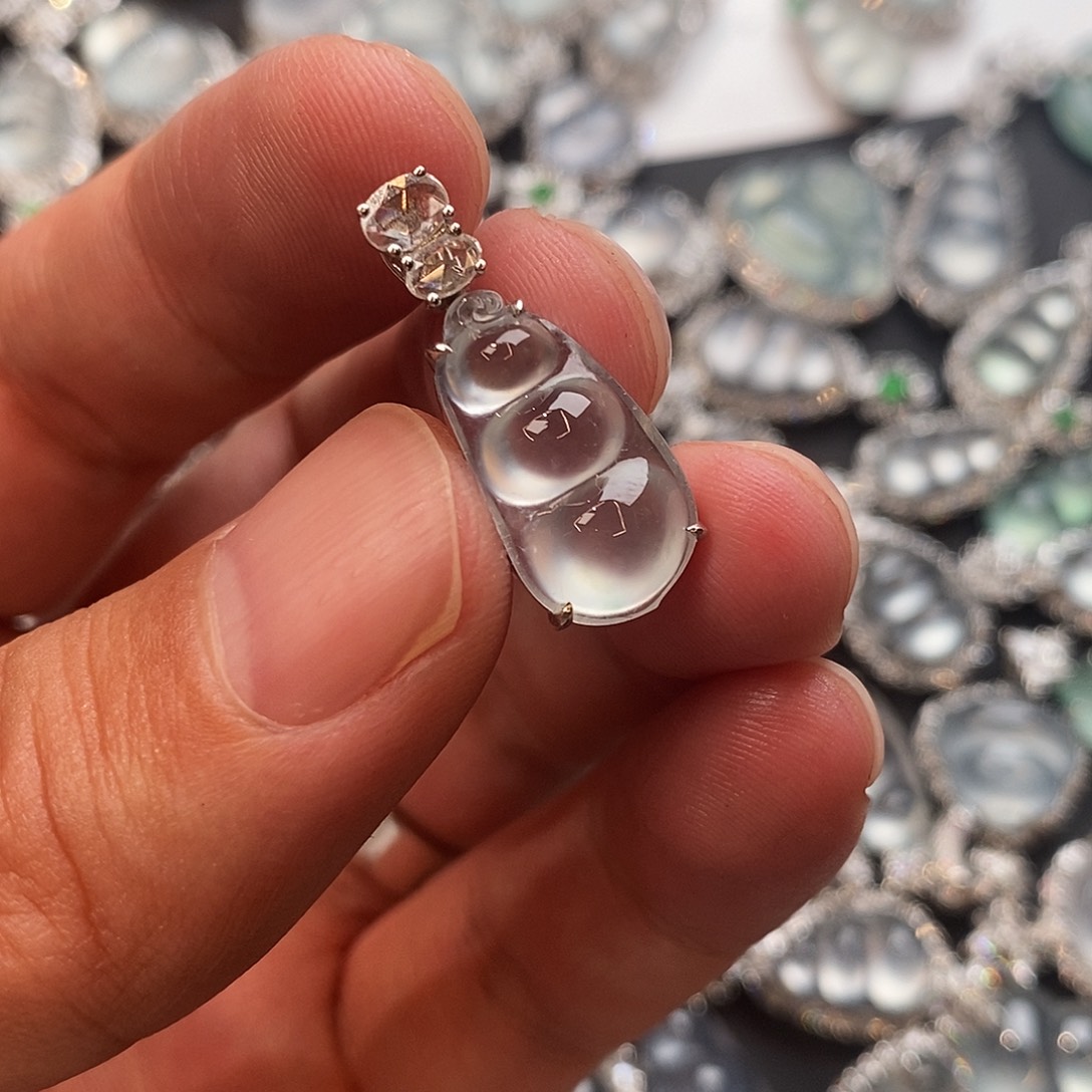 翡翠18K金镶嵌颈饰