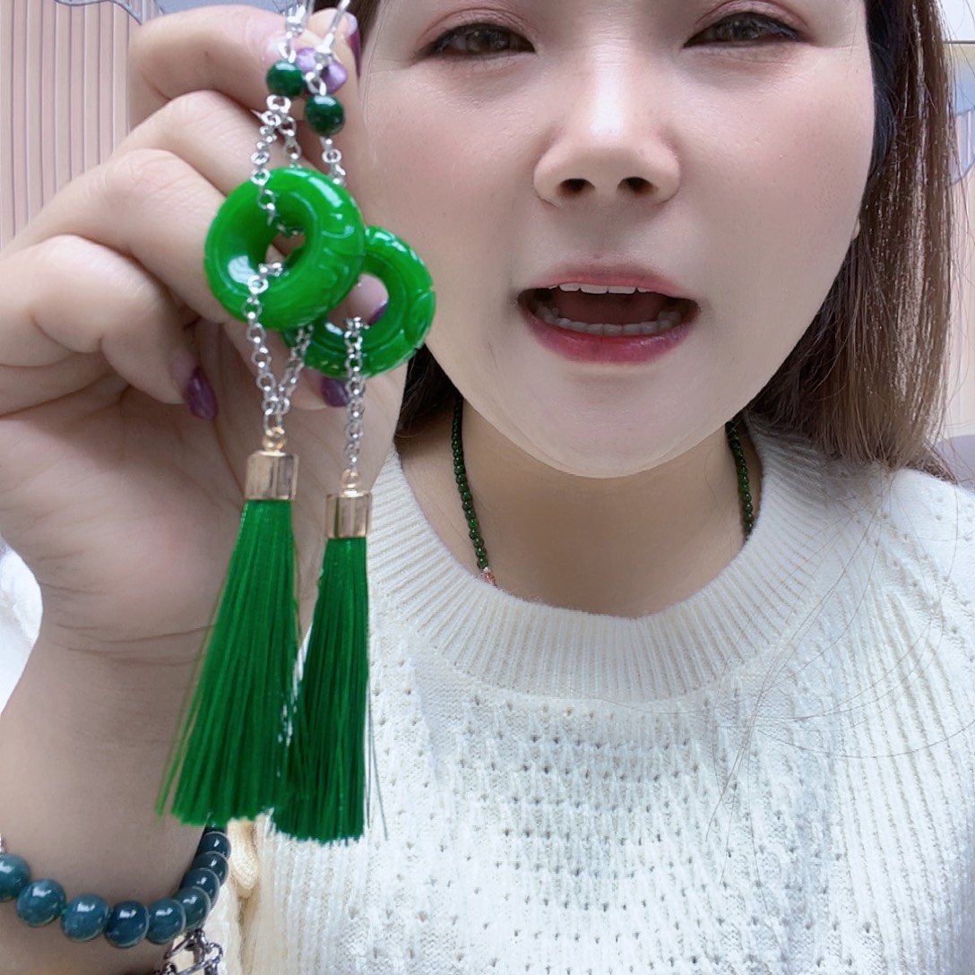 翡翠未镶嵌颈饰耳环