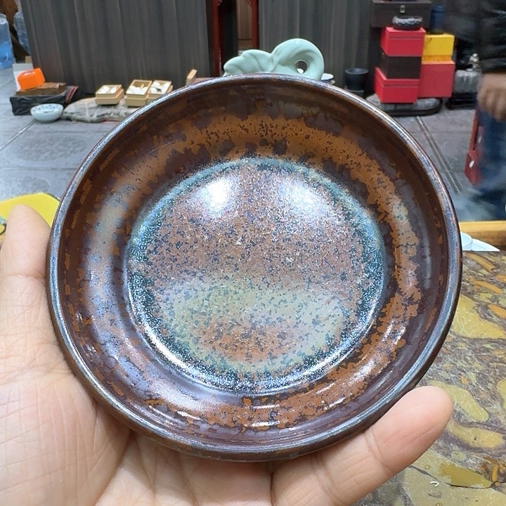 壶承一个，瓷。。。品茗