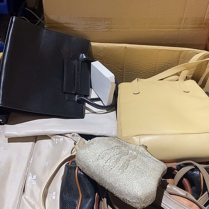 大***饭中古香水沐浴露持久留香