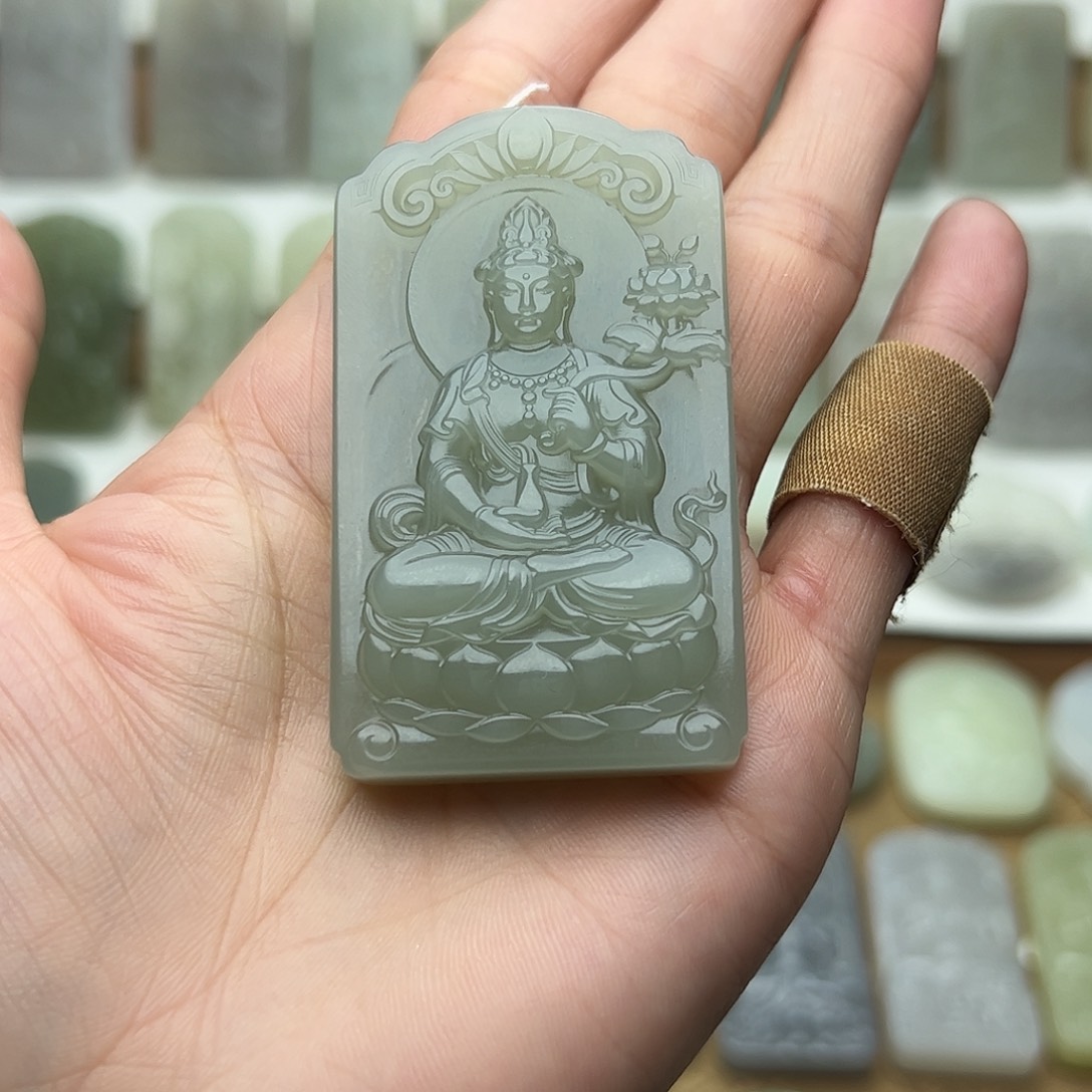 小****和田玉未镶嵌颈饰