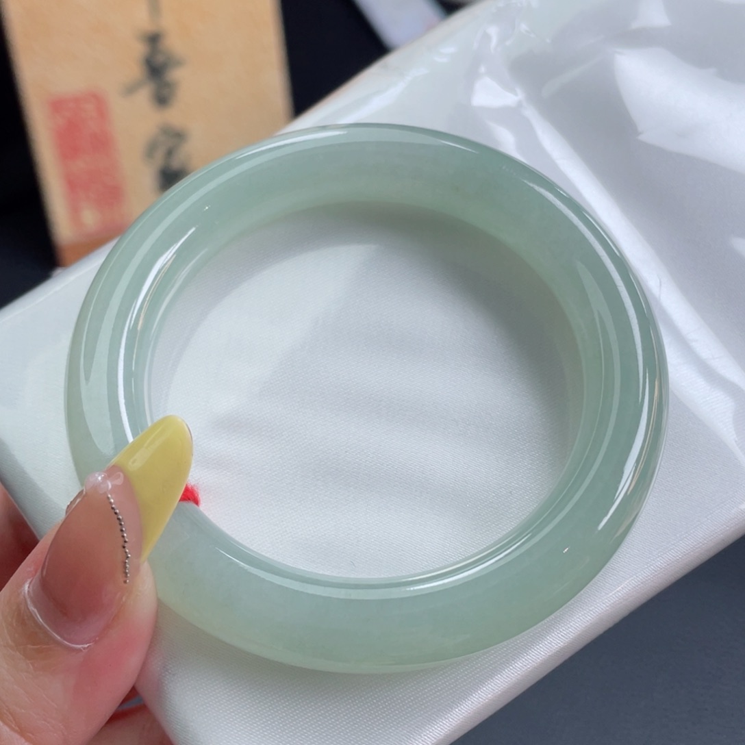 未镶嵌手镯翡翠53.3果绿底滋润感圆镯 完美31号