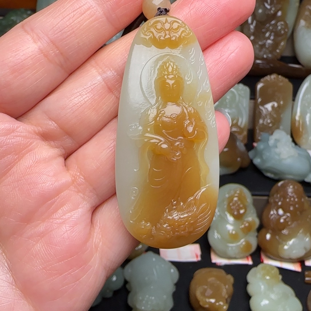 江***雨和田玉未镶嵌颈饰