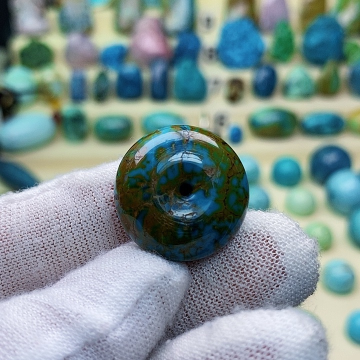 绿松石配饰未镶嵌