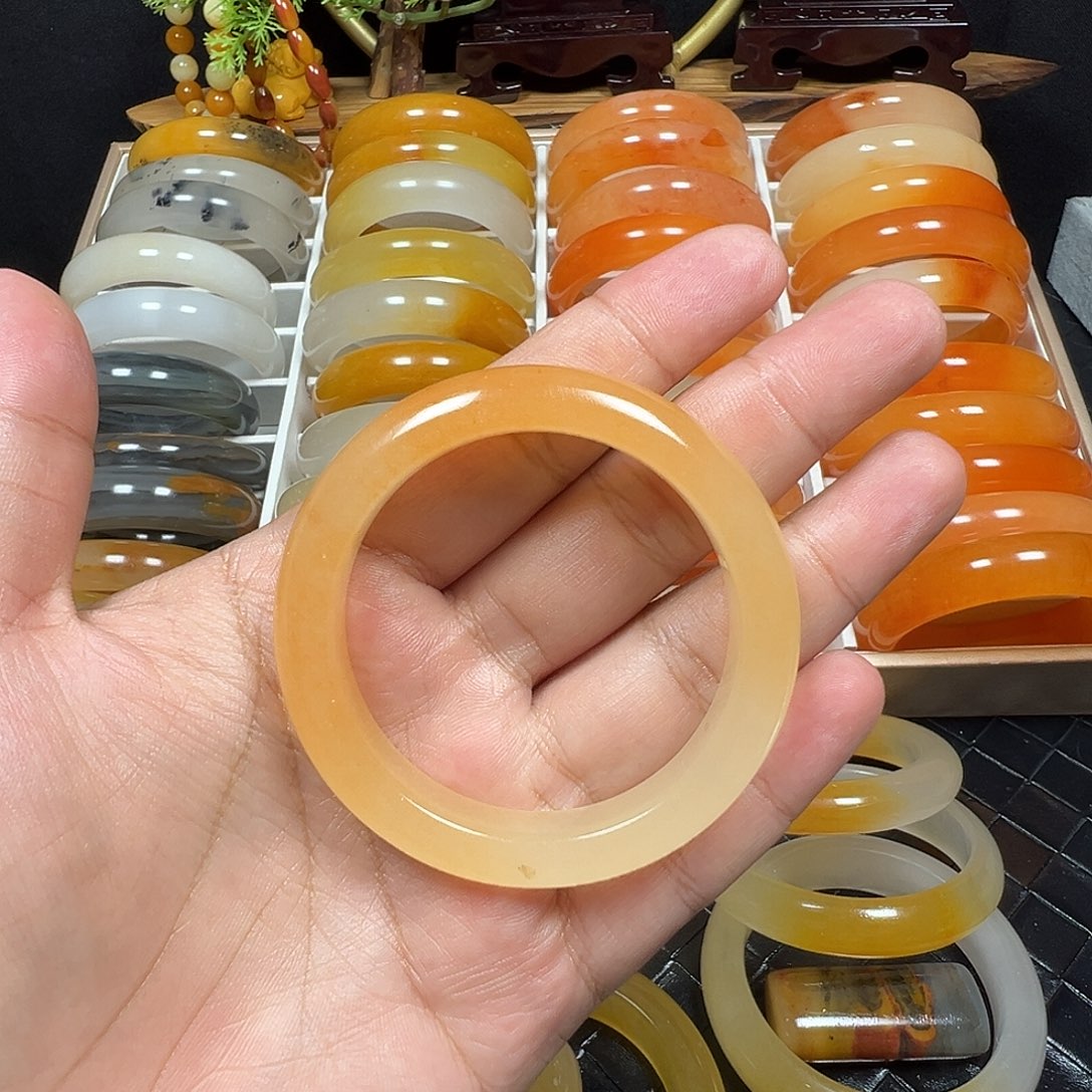 南***吹石英质玉（黄龙玉）未镶嵌手镯