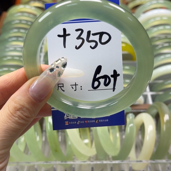 岫玉手镯未镶嵌高*姐