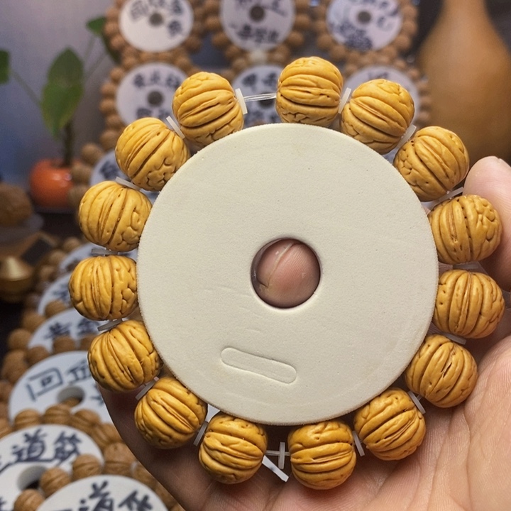 【闪购商品】用****6桃核雕刻手串手链