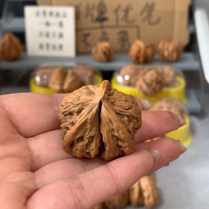 找***头吊坠文玩核桃异形单只，有瑕疵