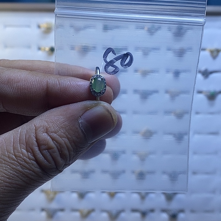 未镶嵌戒指翡翠戒指