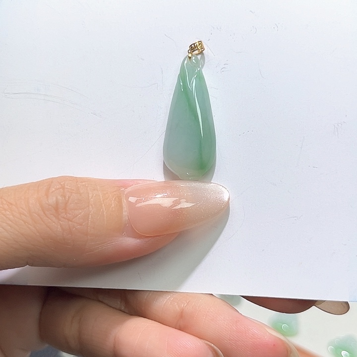 颈饰18K金镶嵌翡翠