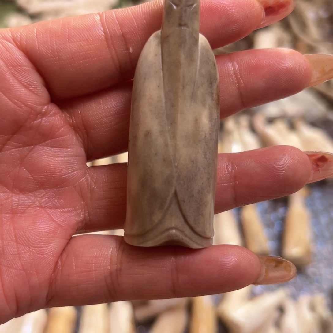 鹿骨把件地***愁手把件