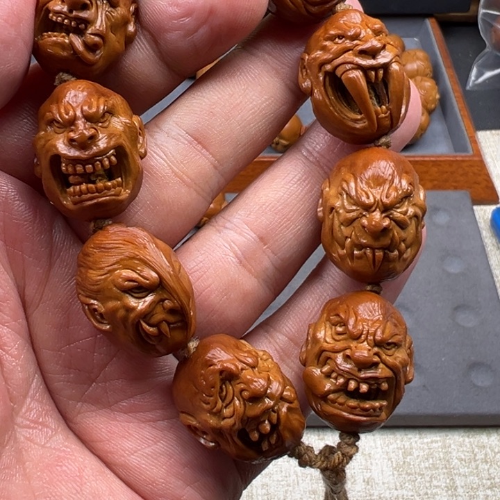 橄榄核手串用橄榄核雕工艺制作