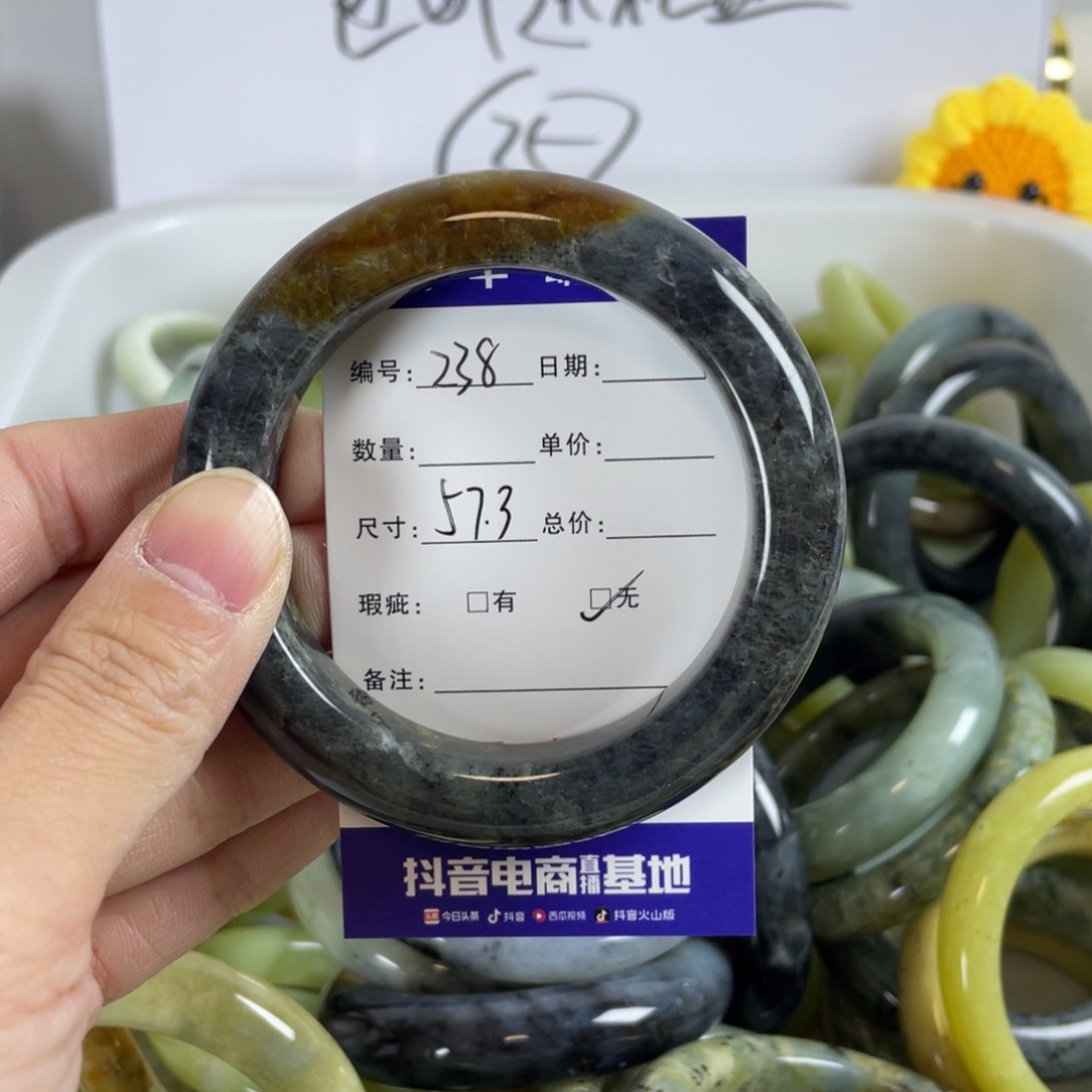 蛇纹石玉手镯未镶嵌