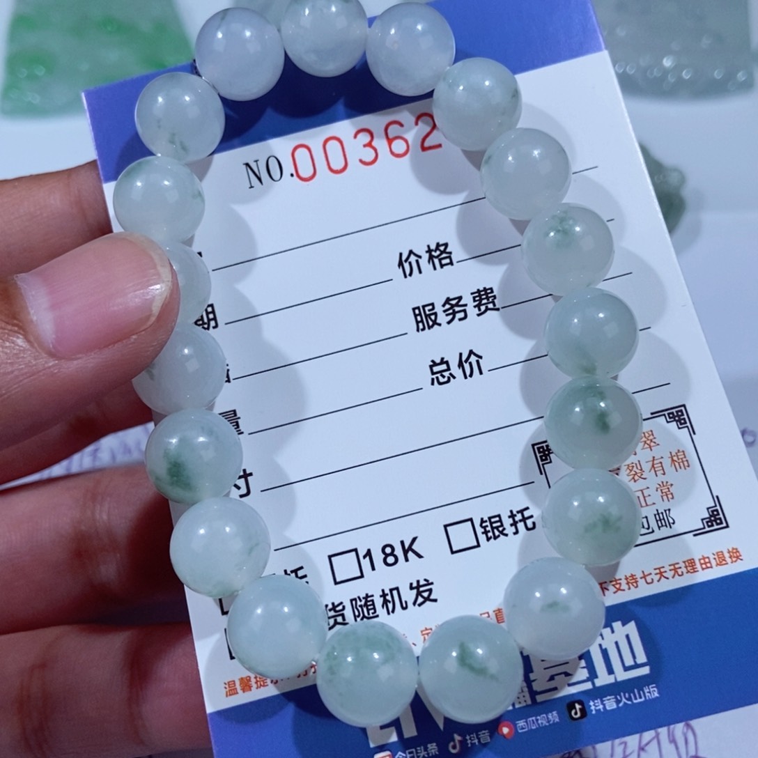 翡翠未镶嵌颈饰我****巅