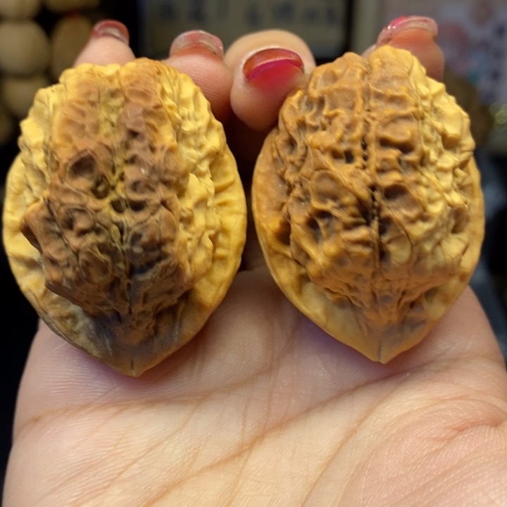 文玩核桃吊坠40微瑕领头羊七彩