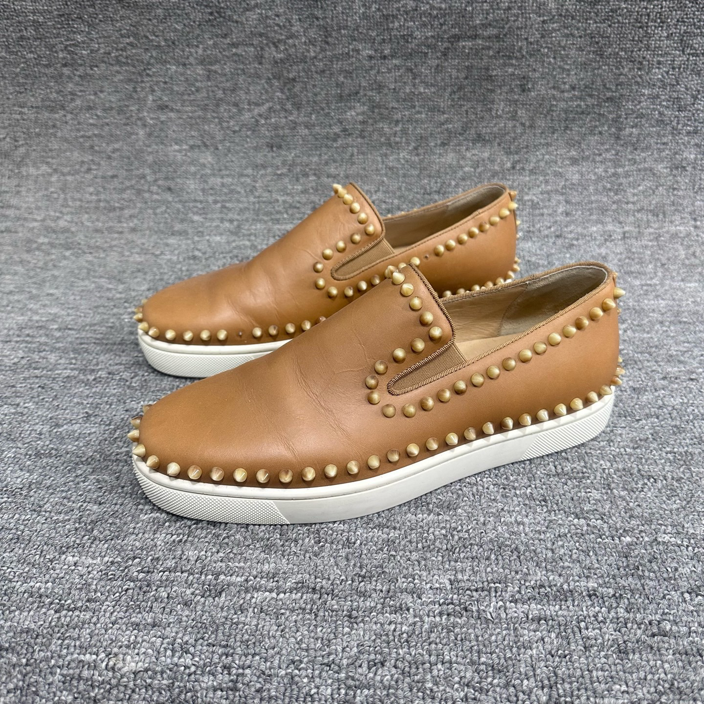 95新 Christian Louboutin/克里斯提·鲁布托 40码休闲鞋 鞋面掉钉